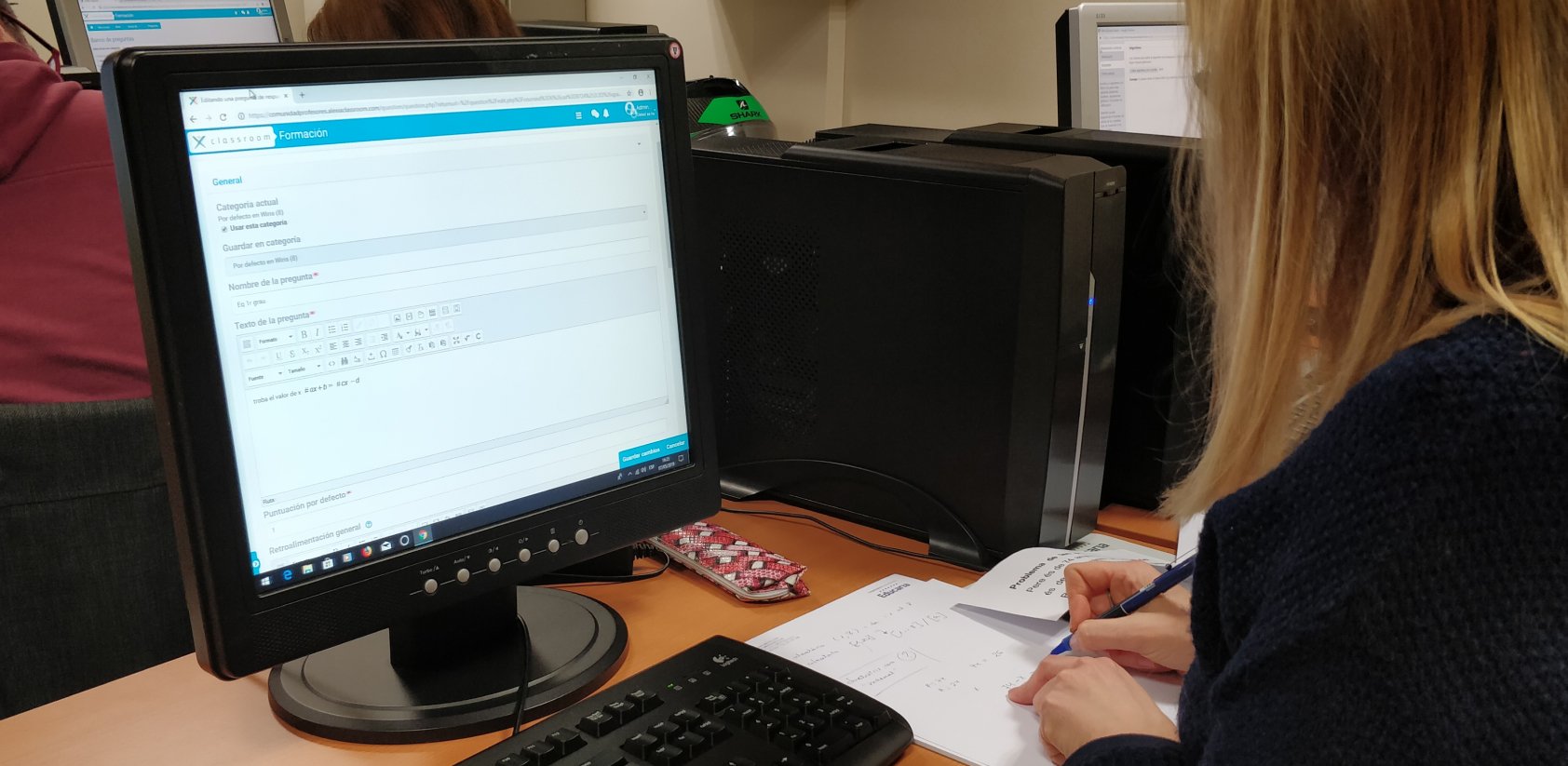 uned student working with WirisQuizzes on a computer